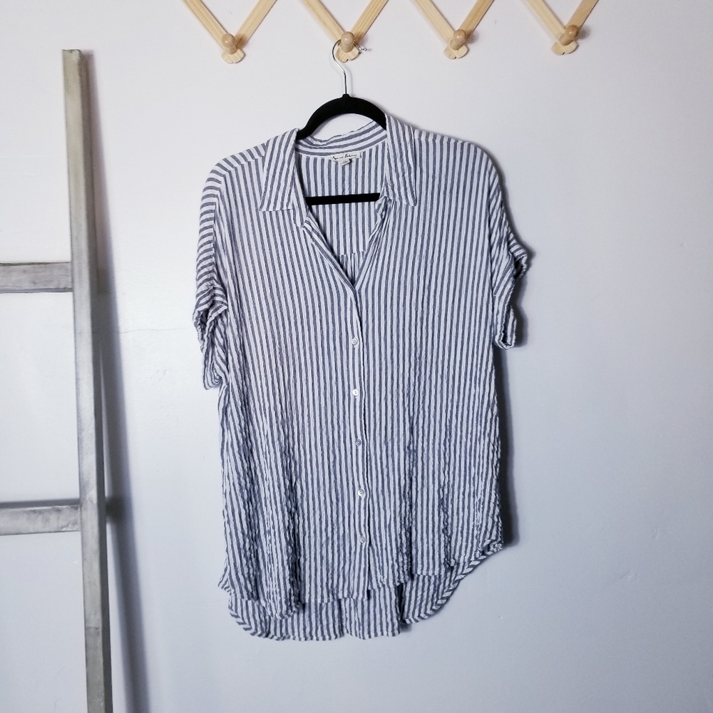 JUNE & DELANCEY NAVY AND WHITE STRIPED BUTTON DOWN BLOUSE SIZE XL